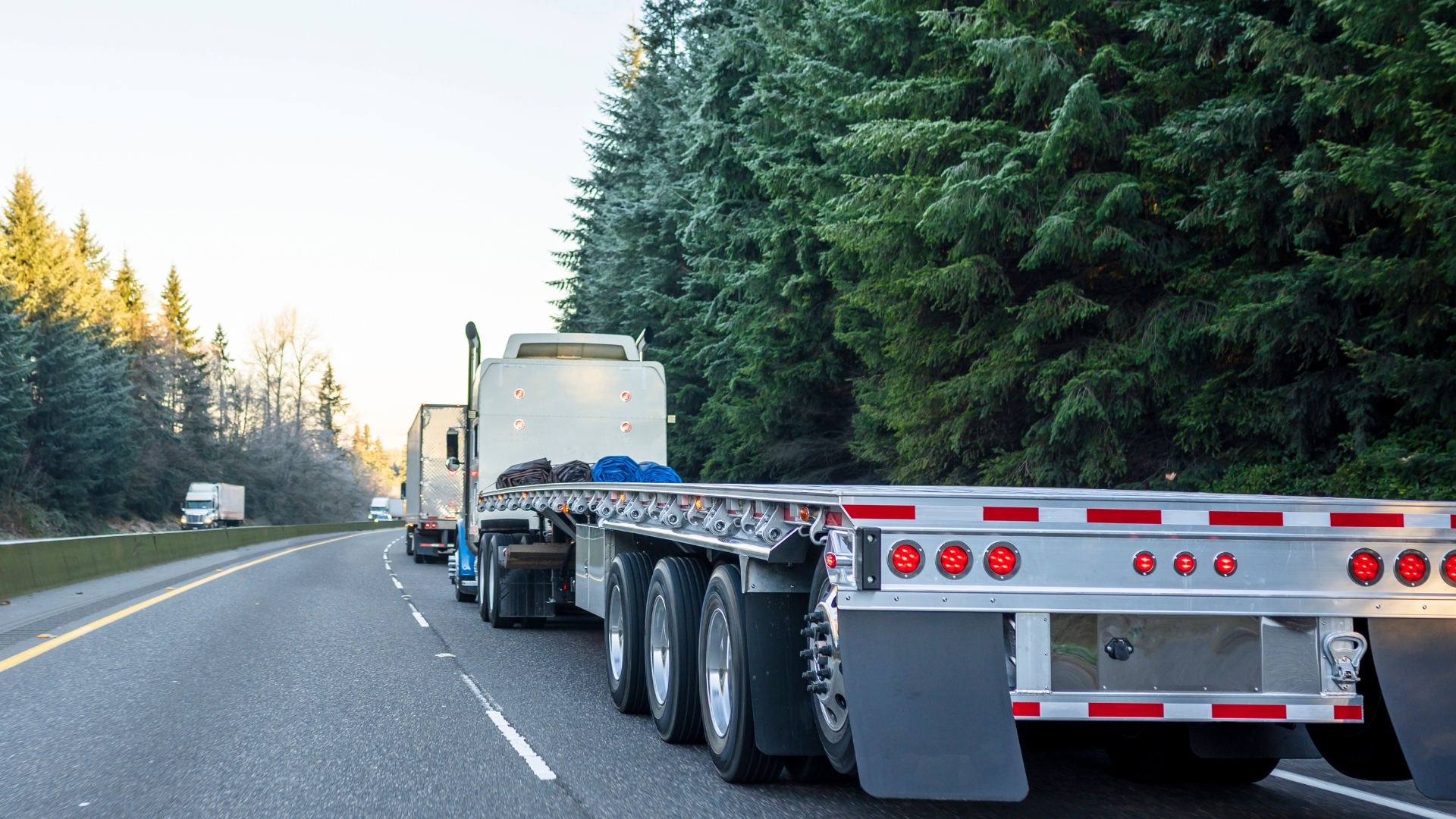 The Power of the Flatbed: When is a Flatbed Truck the Right Choice ...